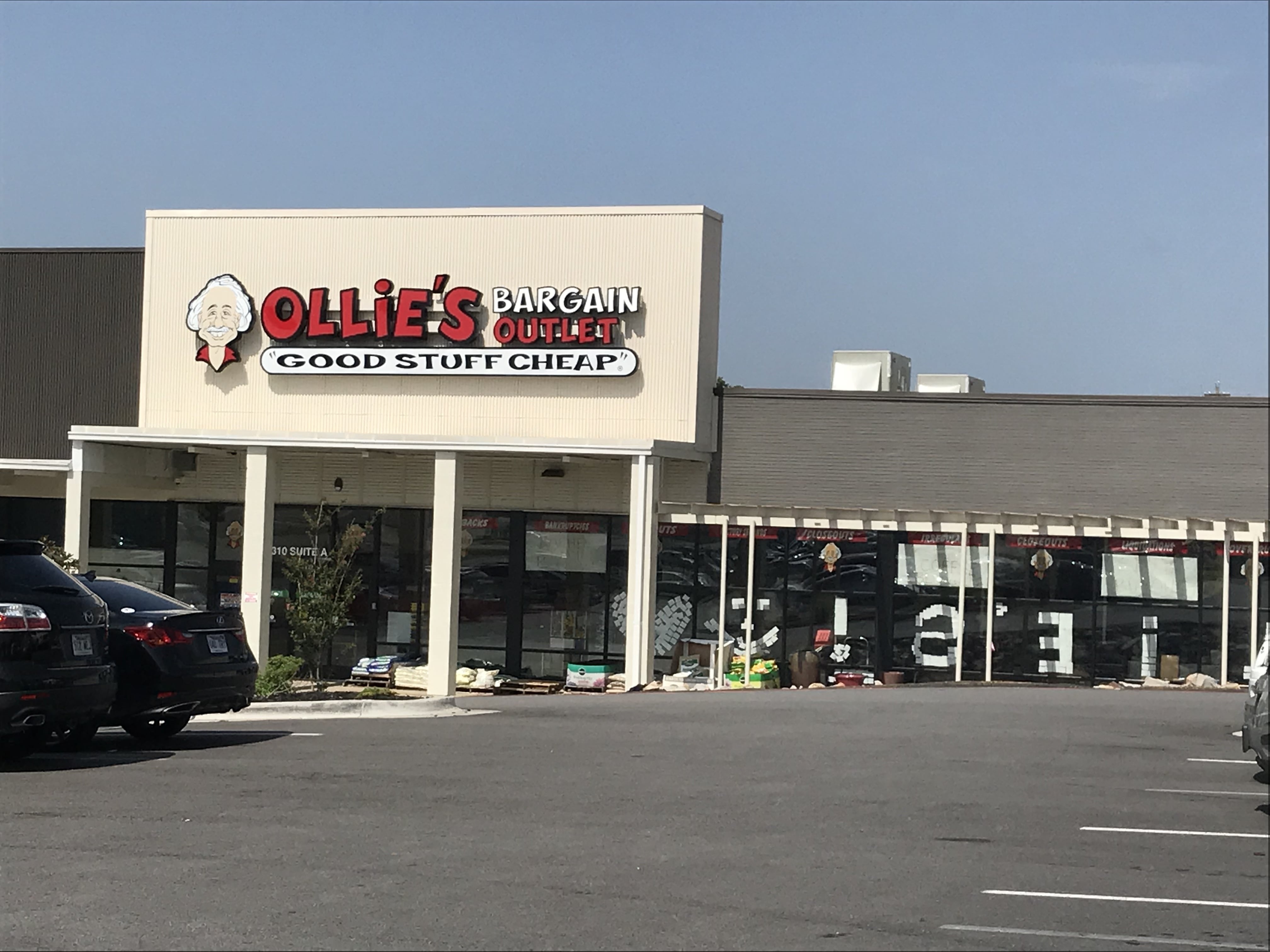 Outlet Store Near Me - Hot Springs, AR | Ollie's Bargain ...